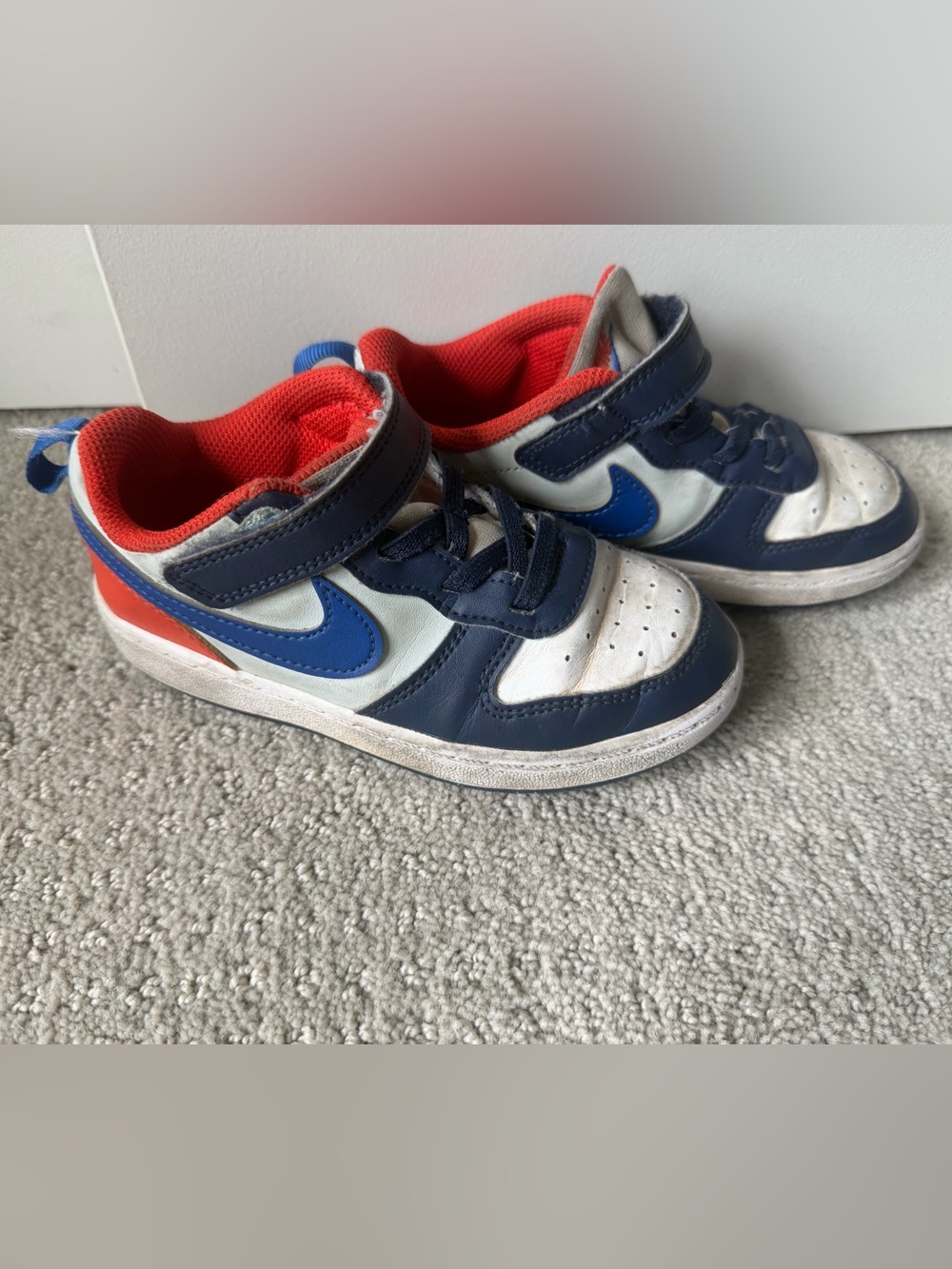 Nike Kids Navy, White & Blue Sneakers with Red Lining